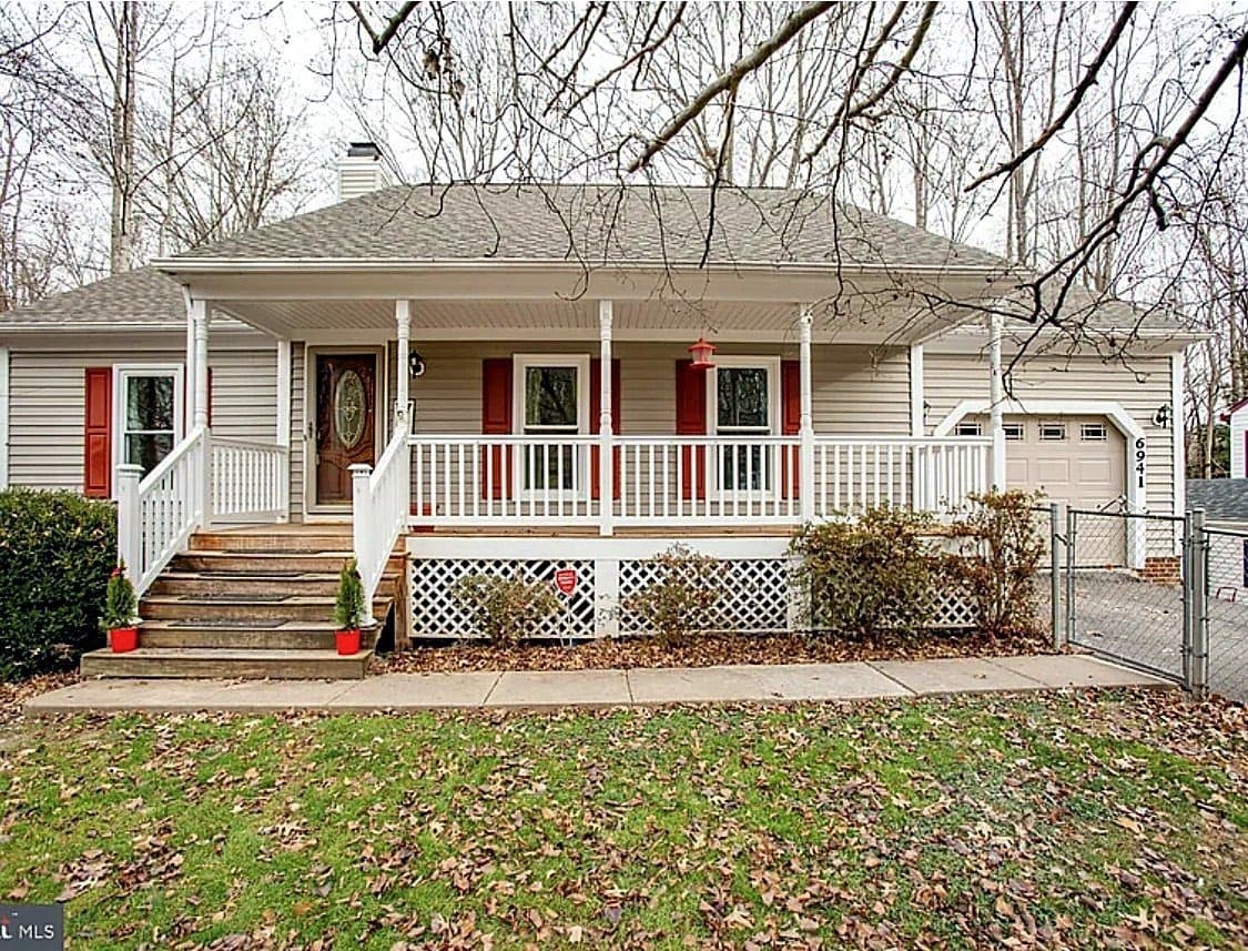 Roof replacement, Fredericksburg, VA. Weathered Wood shingles.