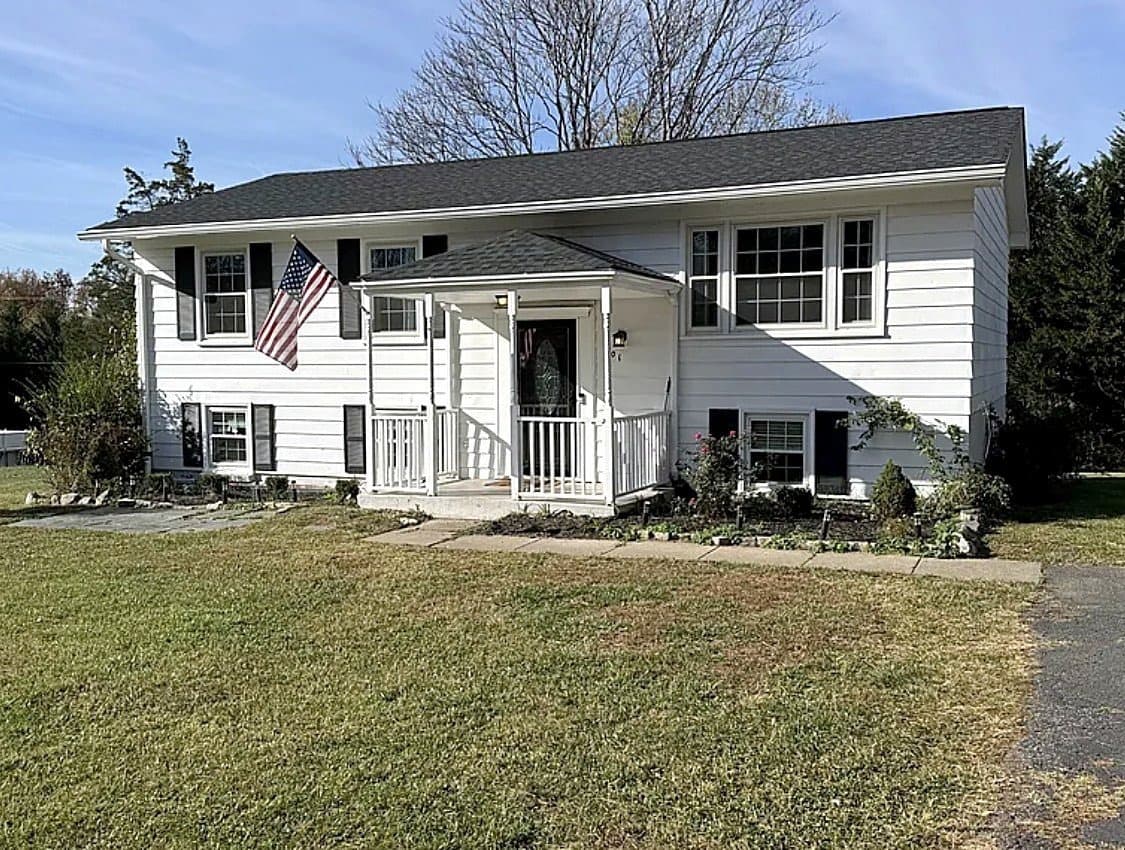 Roof replacement, Fredericksburg, VA. GAF Timberline HDZ, Charcoal.